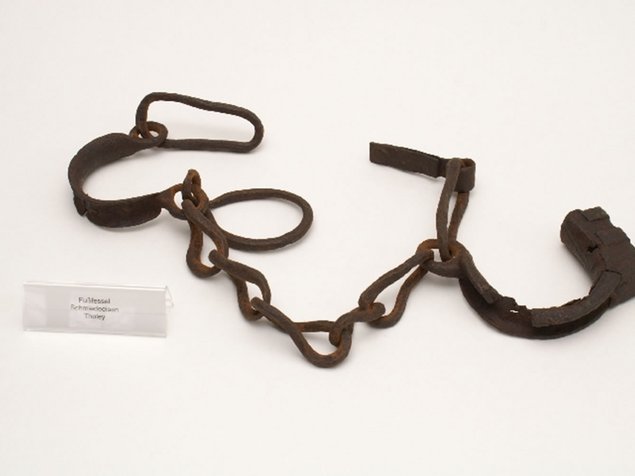 Historische Eisenfessel