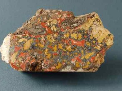 Hämatit mit Krneolausfüllung (Schaumbergregion)