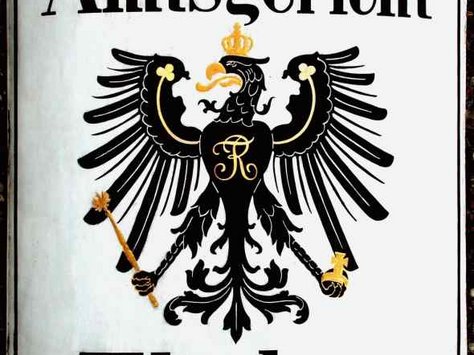 Details des wieder gefundenen Schildes über dem Eingang